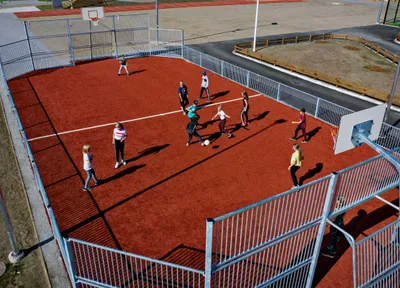 ملاعب كرة اليد والملاعب متعددة الأغراض